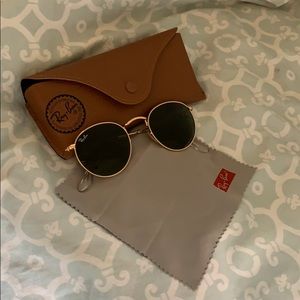 Beautiful Dark lense - gold bordered Ray-bans